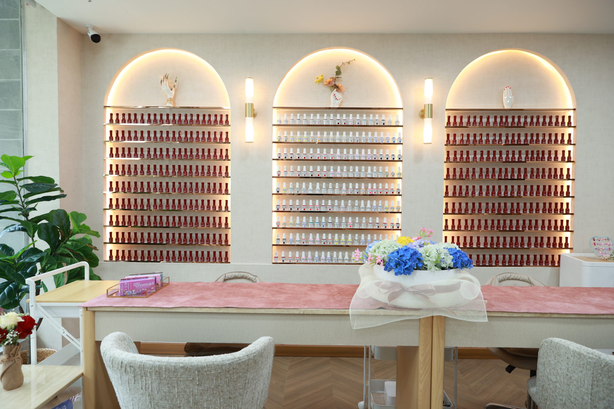 โซนทำเล็บ Take Care Salon Of Beauty