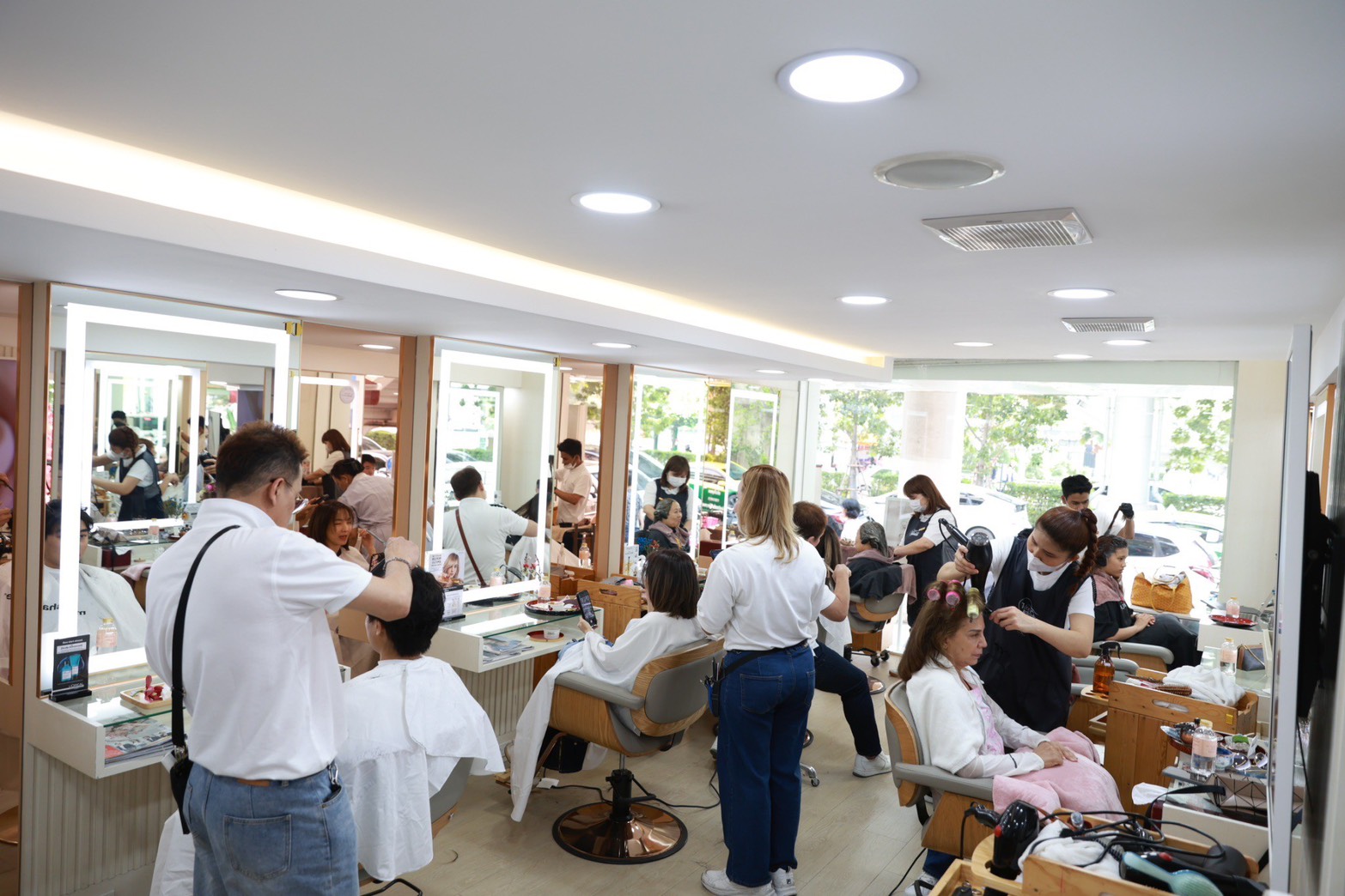 ร้านตัดผม ใกล้ฉัน Takecare Salon Of Beauty บริการตัดผมชายและหญิง สไตล์เกาหลี ญี่ปุ่น