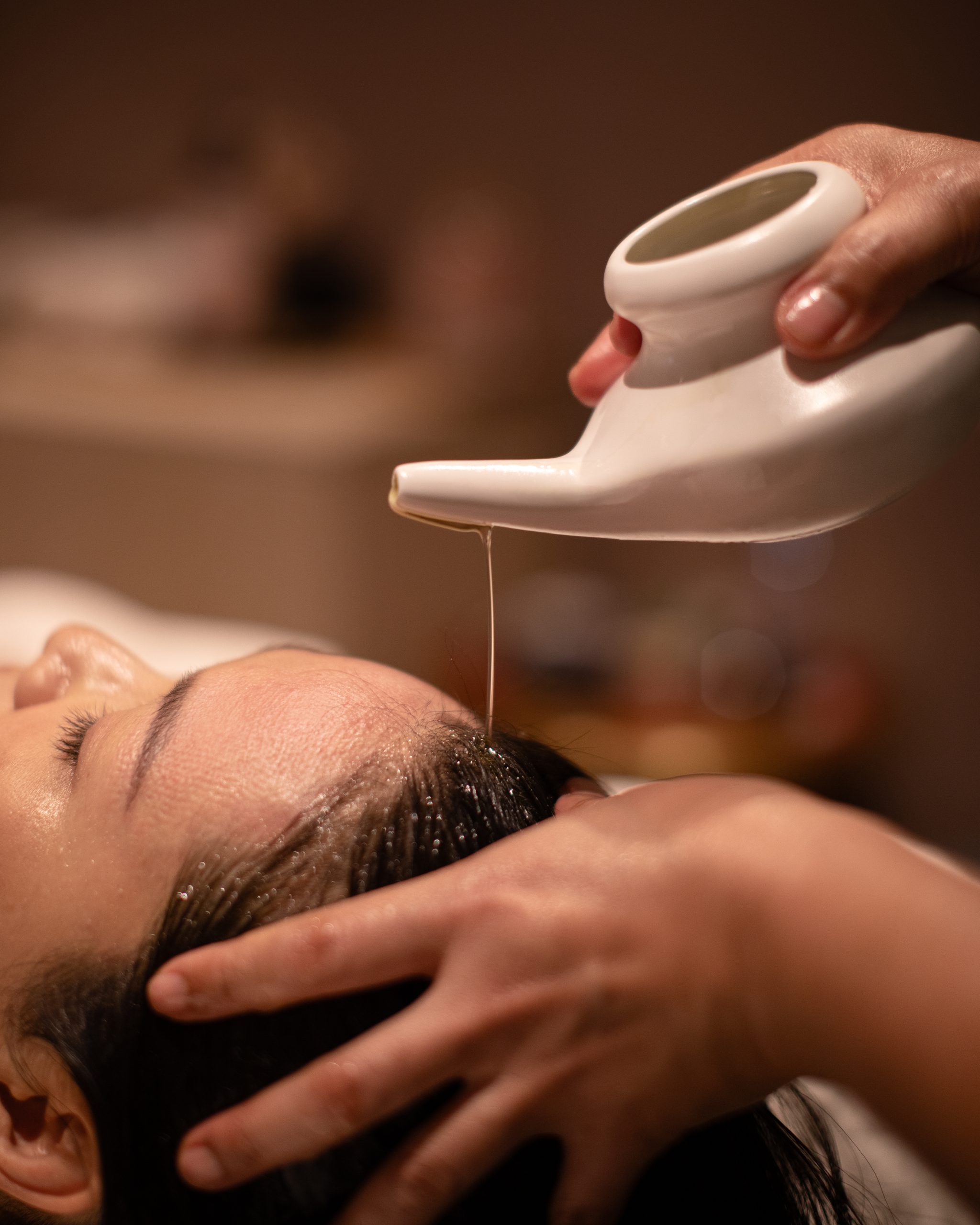 Indian Head Massage Bangkok – น้ำมันอุ่นบำรุงหนังศีรษะ