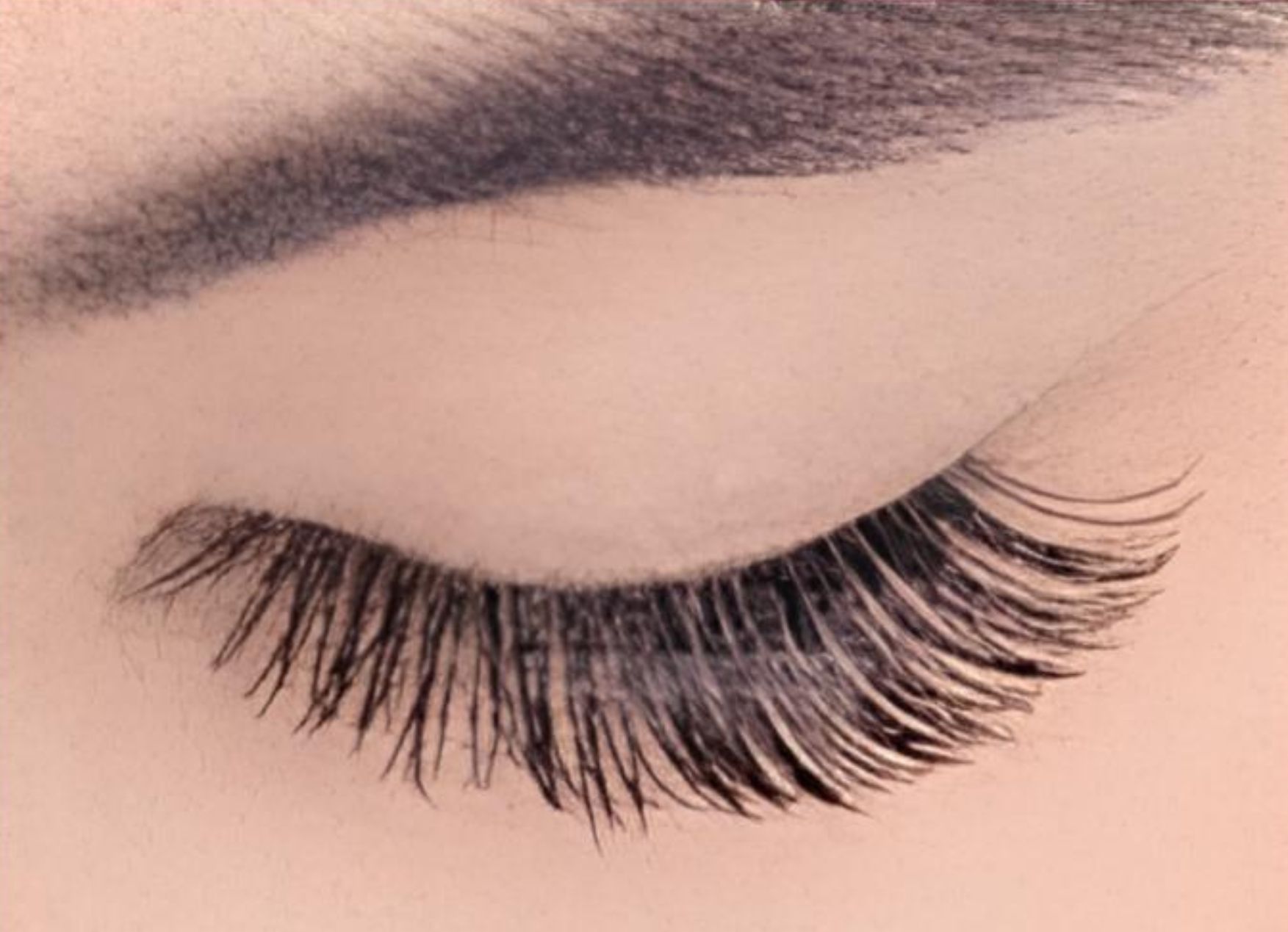 Classic Signature (Natural) lash style, closed eye