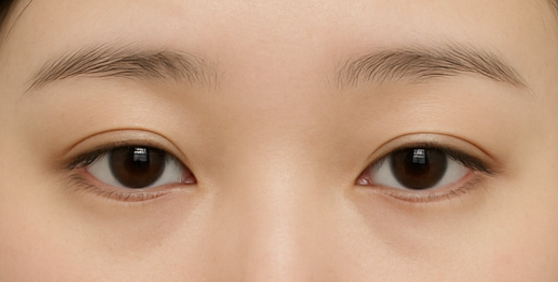 แนวทางการต่อขนตาที่เหมาะกับคนตาตก – โดยเน้นความยาวช่วงกึ่งกลางตา